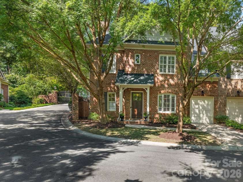 221 Crownsgate Court, Charlotte, NC 28207.  MLS# CAR4417908, YatesRealty ID 47590. 