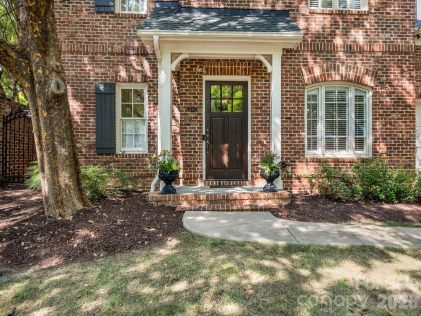 221 Crownsgate Court, Charlotte, NC 28207.  MLS# CAR4417908, YatesRealty ID 47590. 