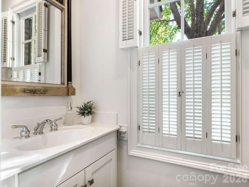 221 Crownsgate Court, Charlotte, NC 28207.  MLS# CAR4417908, YatesRealty ID 47590. 