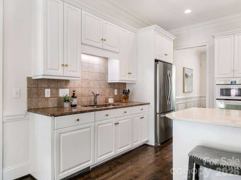 221 Crownsgate Court, Charlotte, NC 28207.  MLS# CAR4417908, YatesRealty ID 47590. 