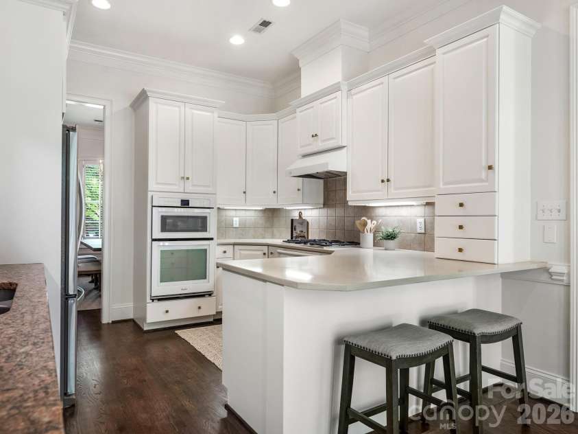 221 Crownsgate Court, Charlotte, NC 28207.  MLS# CAR4417908, YatesRealty ID 47590. 