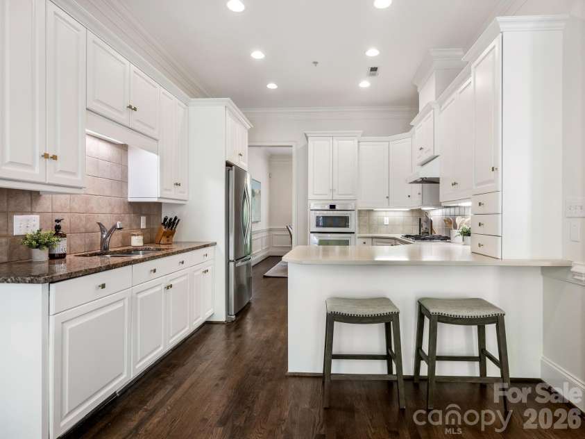 221 Crownsgate Court, Charlotte, NC 28207.  MLS# CAR4417908, YatesRealty ID 47590. 