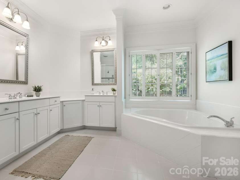 221 Crownsgate Court, Charlotte, NC 28207.  MLS# CAR4417908, YatesRealty ID 47590. 