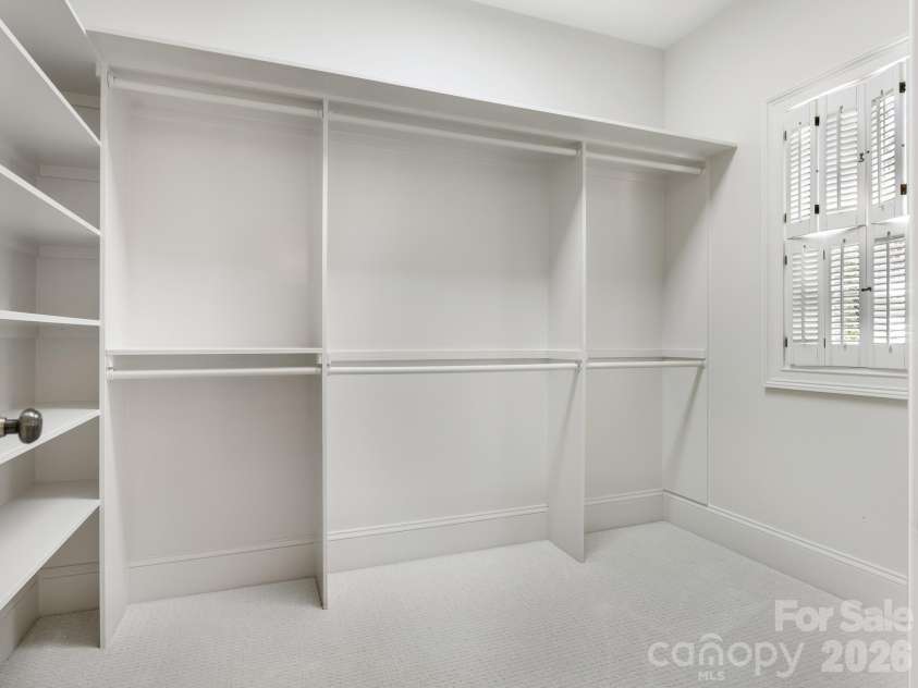 221 Crownsgate Court, Charlotte, NC 28207.  MLS# CAR4417908, YatesRealty ID 47590. 