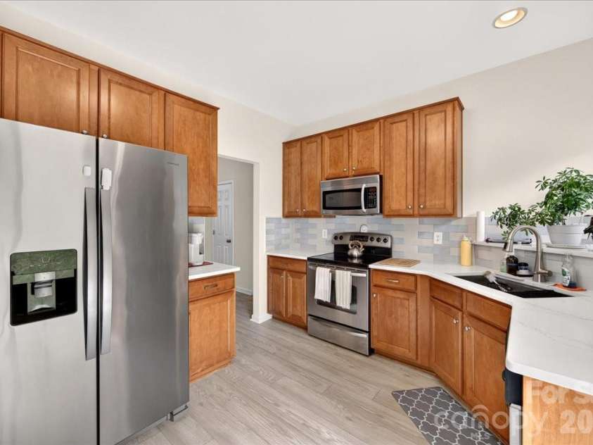 11638 Stockdale Court, Pineville, NC 28134.  MLS# CAR4417913, YatesRealty ID 47593. Kitchen