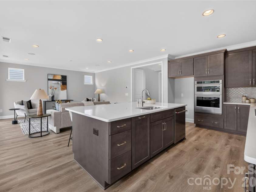15016 Brownleigh Lane, Huntersville, NC 28078.  MLS# CAR4419395, YatesRealty ID 47597. Kitchen