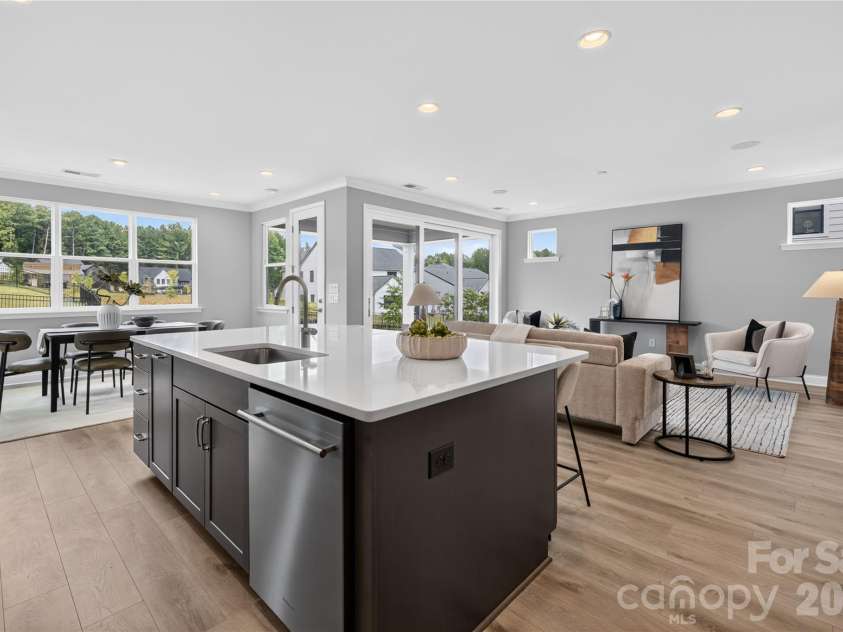 15016 Brownleigh Lane, Huntersville, NC 28078.  MLS# CAR4419395, YatesRealty ID 47597. Kitchen