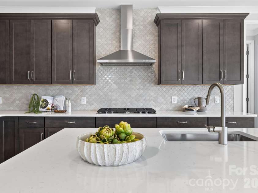 15016 Brownleigh Lane, Huntersville, NC 28078.  MLS# CAR4419395, YatesRealty ID 47597. Kitchen