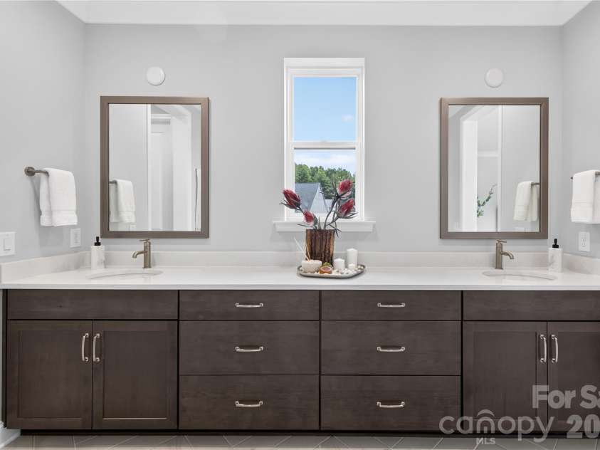 15016 Brownleigh Lane, Huntersville, NC 28078.  MLS# CAR4419395, YatesRealty ID 47597. Primary bath