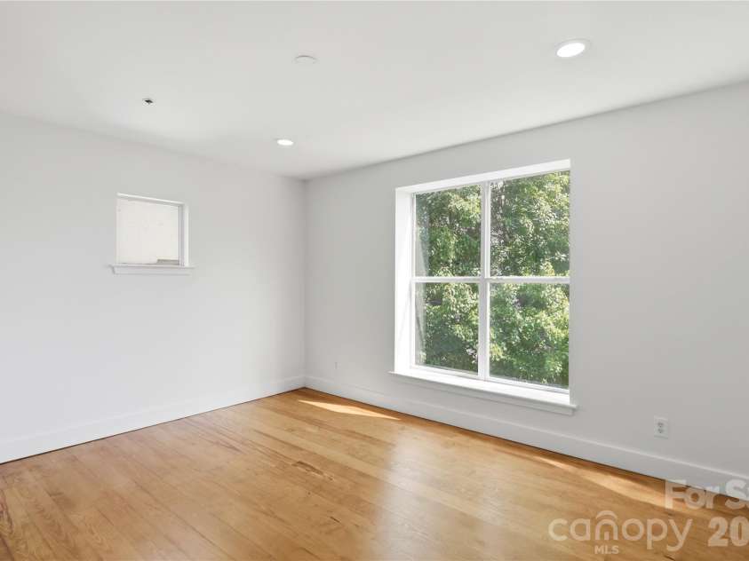 2090 Atherton Heights Lane, Charlotte, NC 28203.  MLS# CAR4419169, YatesRealty ID 47599. 