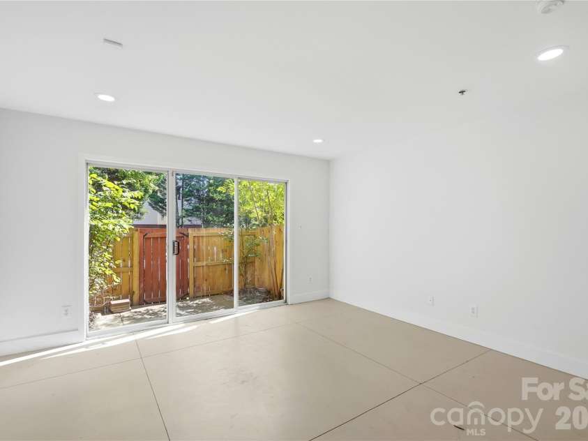 2090 Atherton Heights Lane, Charlotte, NC 28203.  MLS# CAR4419169, YatesRealty ID 47599. 