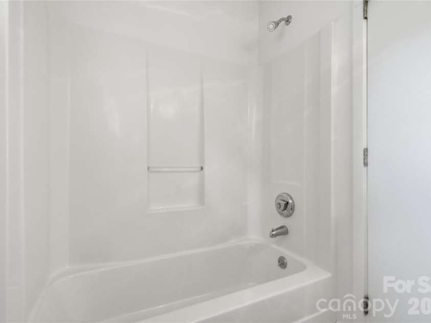 2090 Atherton Heights Lane, Charlotte, NC 28203.  MLS# CAR4419169, YatesRealty ID 47599. 
