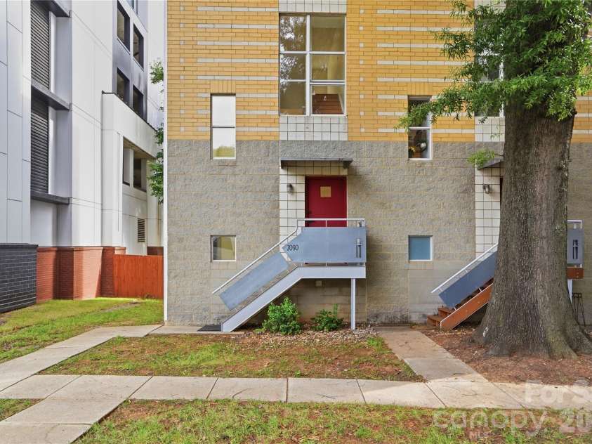 2090 Atherton Heights Lane, Charlotte, NC 28203.  MLS# CAR4419169, YatesRealty ID 47599. Welcome Home!