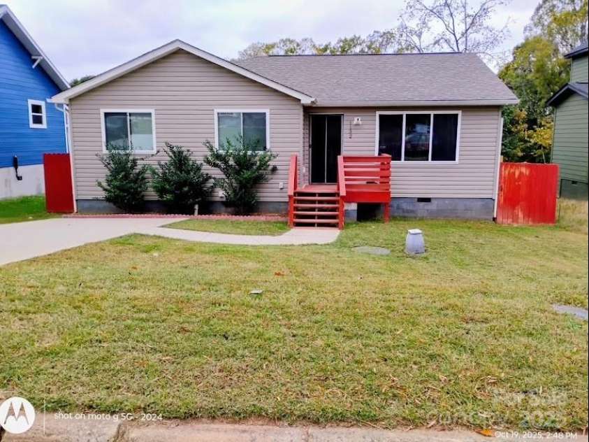 1132 8th Street, Statesville, NC 28677.  MLS# CAR4314222, YatesRealty ID 476. 