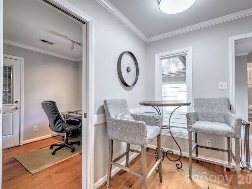31 Fairway Ridge, Lake Wylie, SC 29710.  MLS# CAR4355694, YatesRealty ID 4760. Breakfast area for a quick bite