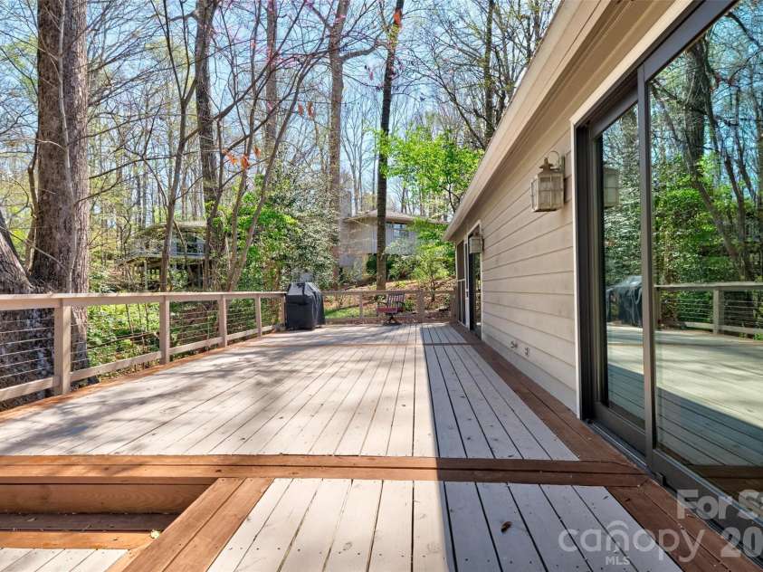 31 Fairway Ridge, Lake Wylie, SC 29710.  MLS# CAR4355694, YatesRealty ID 4760. Main level deck