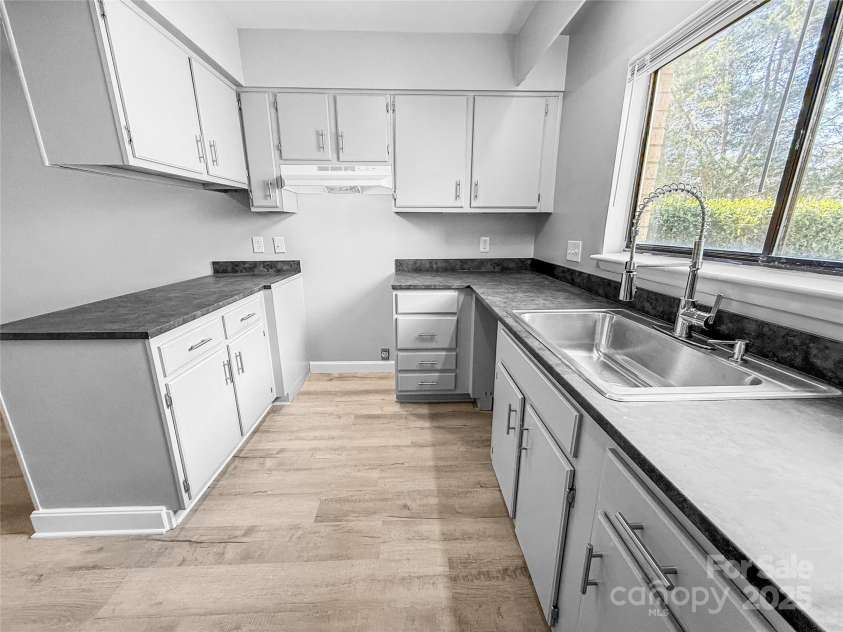 4814 Spring Lake Drive, Charlotte, NC 28212.  MLS# CAR4237398, YatesRealty ID 4760. Appliances installed after photos