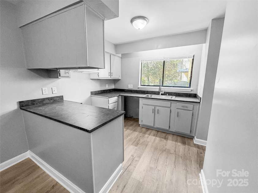 4814 Spring Lake Drive, Charlotte, NC 28212.  MLS# CAR4237398, YatesRealty ID 4760. Appliances installed after photos