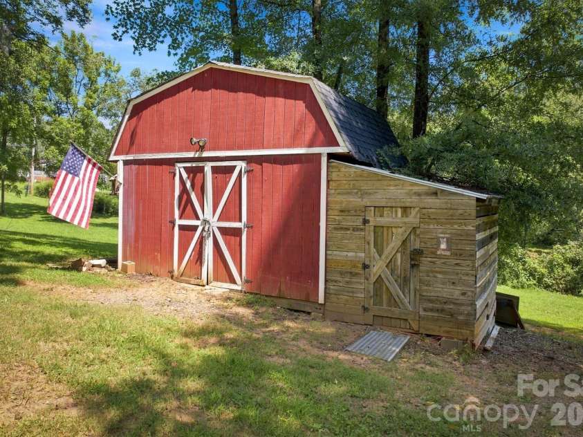 116 Amherst Road, Morganton, NC 28655.  MLS# CAR4418711, YatesRealty ID 47600. 