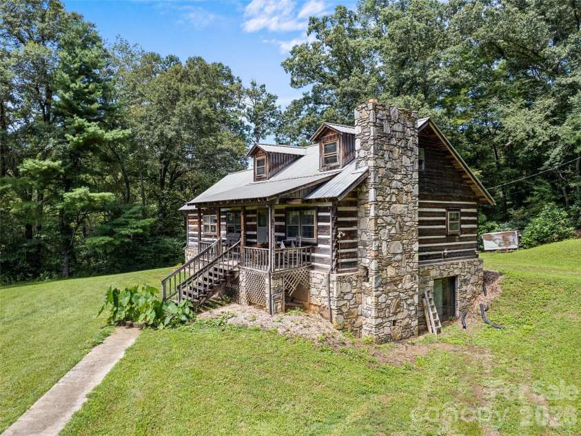 831 Qualla Road, Waynesville, NC 28785.  MLS# CAR4419397, YatesRealty ID 47602. 