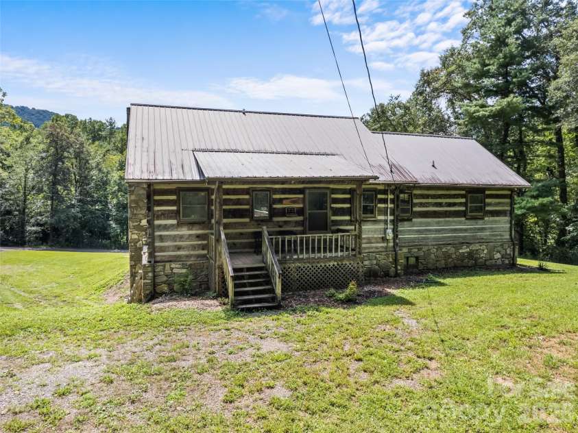 831 Qualla Road, Waynesville, NC 28785.  MLS# CAR4419397, YatesRealty ID 47602. 