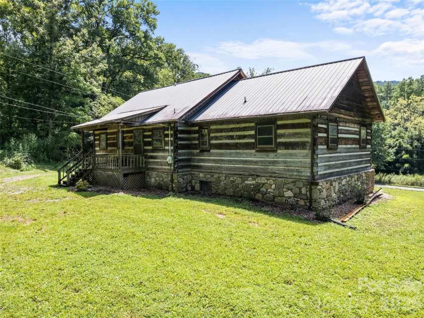 831 Qualla Road, Waynesville, NC 28785.  MLS# CAR4419397, YatesRealty ID 47602. 