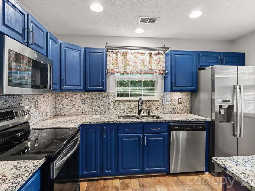 10150 Frosty Lane, Charlotte, NC 28216.  MLS# CAR4418979, YatesRealty ID 47606. 