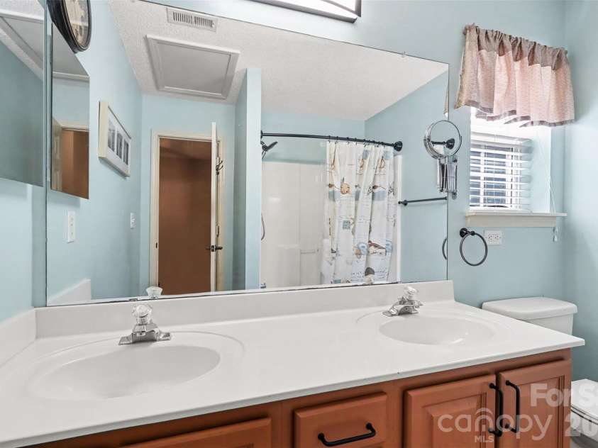 10150 Frosty Lane, Charlotte, NC 28216.  MLS# CAR4418979, YatesRealty ID 47606. 