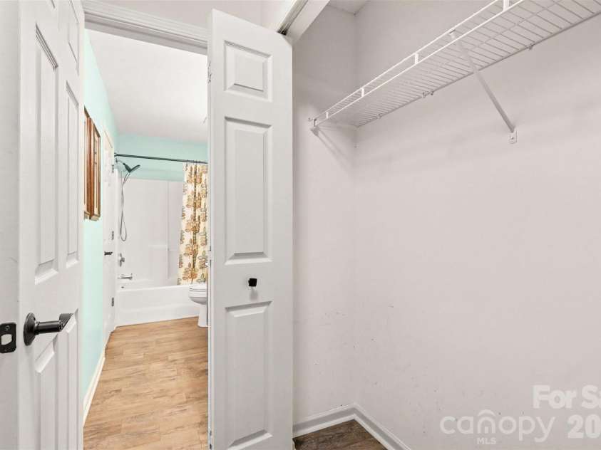 10150 Frosty Lane, Charlotte, NC 28216.  MLS# CAR4418979, YatesRealty ID 47606. 