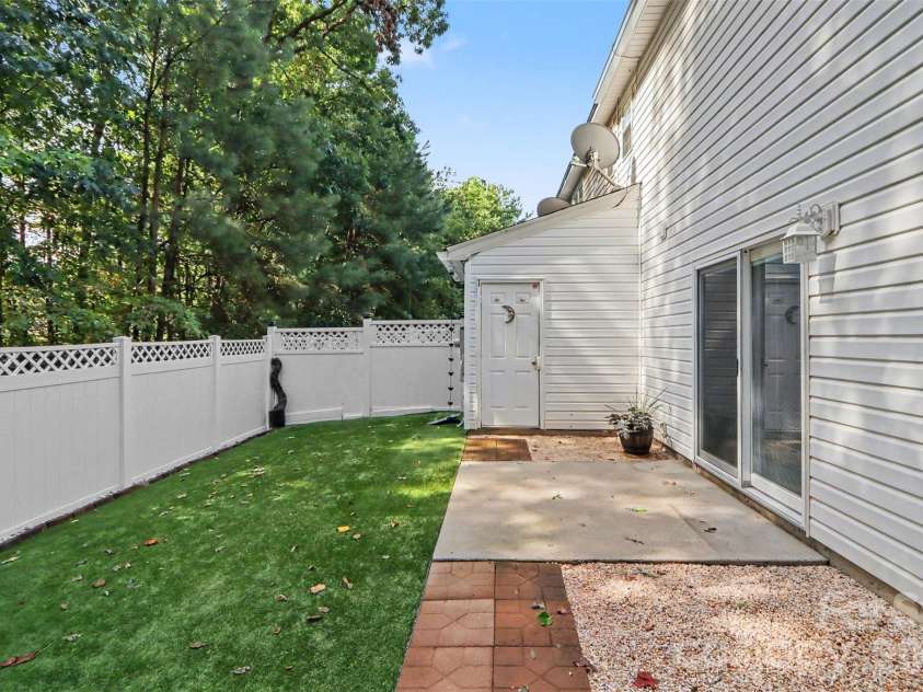 10150 Frosty Lane, Charlotte, NC 28216.  MLS# CAR4418979, YatesRealty ID 47606. 