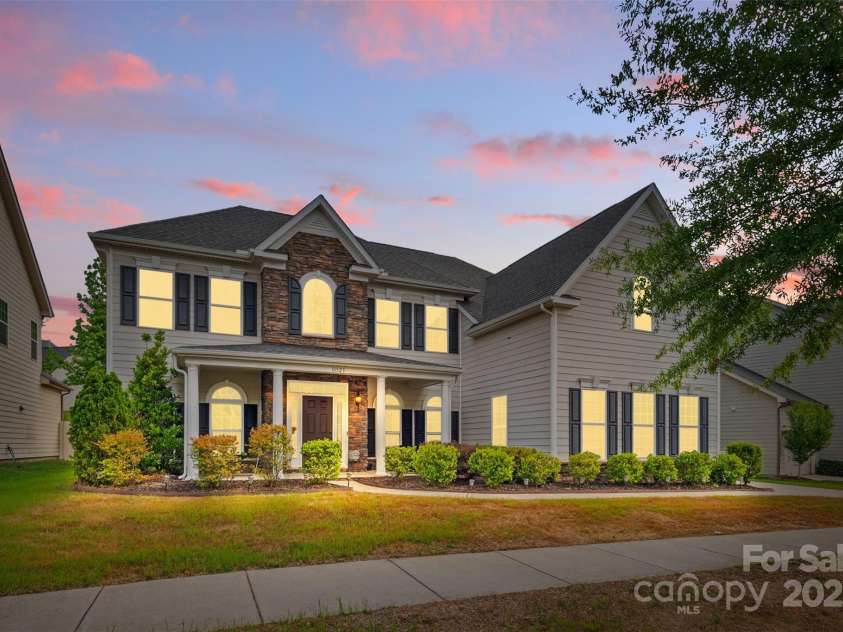 11523 Warfield Avenue, Huntersville, NC 28078.  MLS# CAR4238987, YatesRealty ID 4761. 