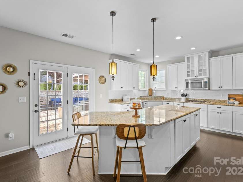 11523 Warfield Avenue, Huntersville, NC 28078.  MLS# CAR4238987, YatesRealty ID 4761. 