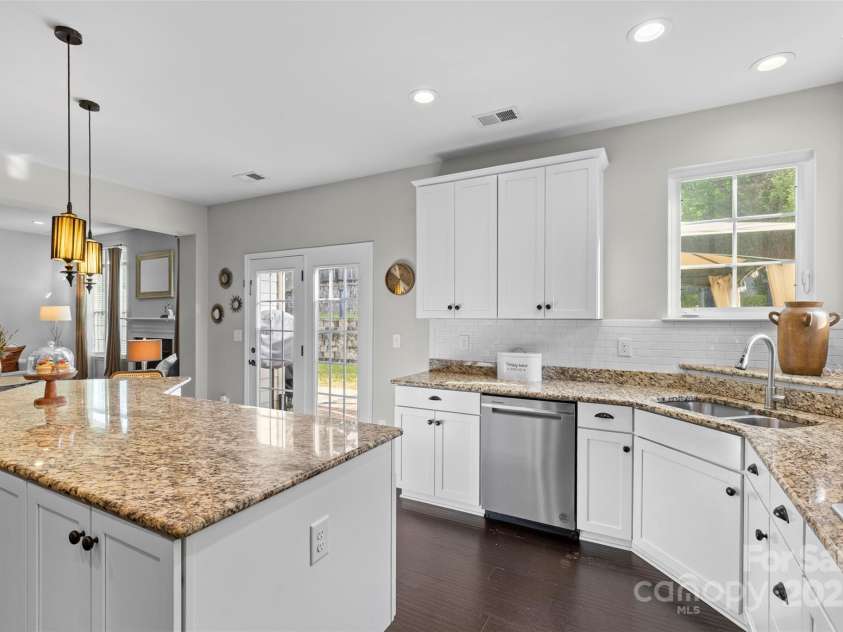 11523 Warfield Avenue, Huntersville, NC 28078.  MLS# CAR4238987, YatesRealty ID 4761. 