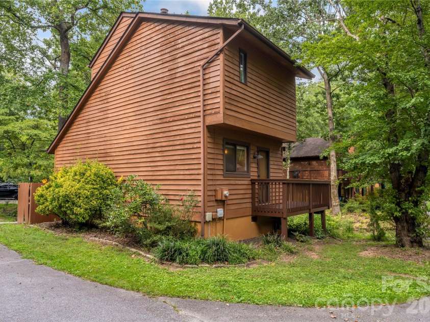 15 Garden Court, Fletcher, NC 28732.  MLS# CAR4417049, YatesRealty ID 47610. 