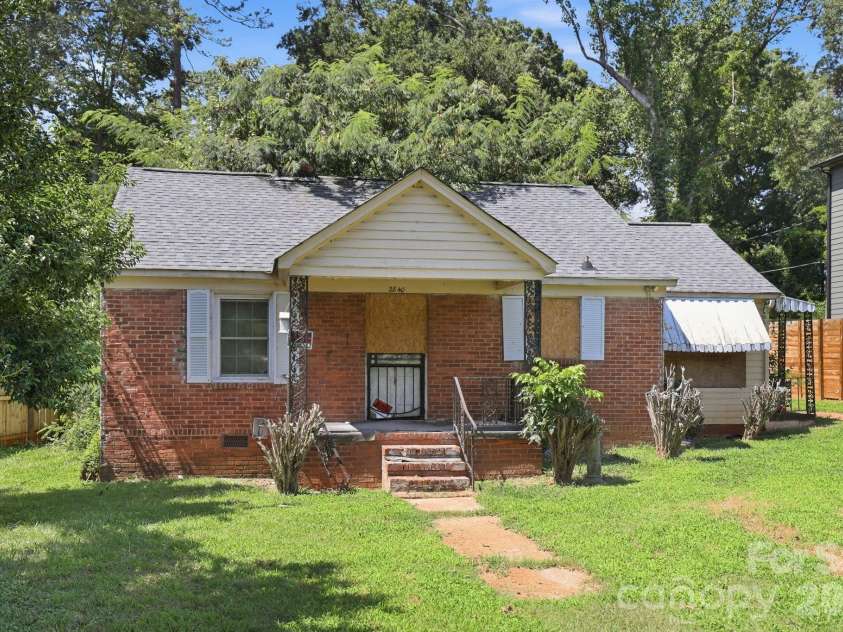 2840 Cowles Road, Charlotte, NC 28208.  MLS# CAR4418445, YatesRealty ID 47611. 