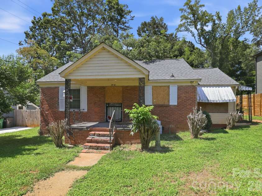 2840 Cowles Road, Charlotte, NC 28208.  MLS# CAR4418445, YatesRealty ID 47611. 