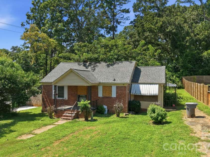 2840 Cowles Road, Charlotte, NC 28208.  MLS# CAR4418445, YatesRealty ID 47611. 