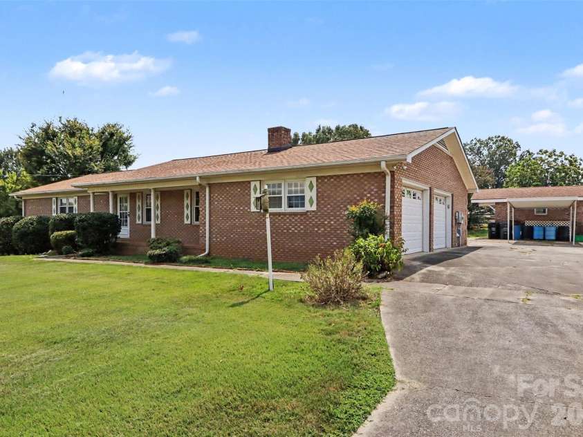 1018 Rembrandt Drive, Concord, NC 28027.  MLS# CAR4419288, YatesRealty ID 47612. 