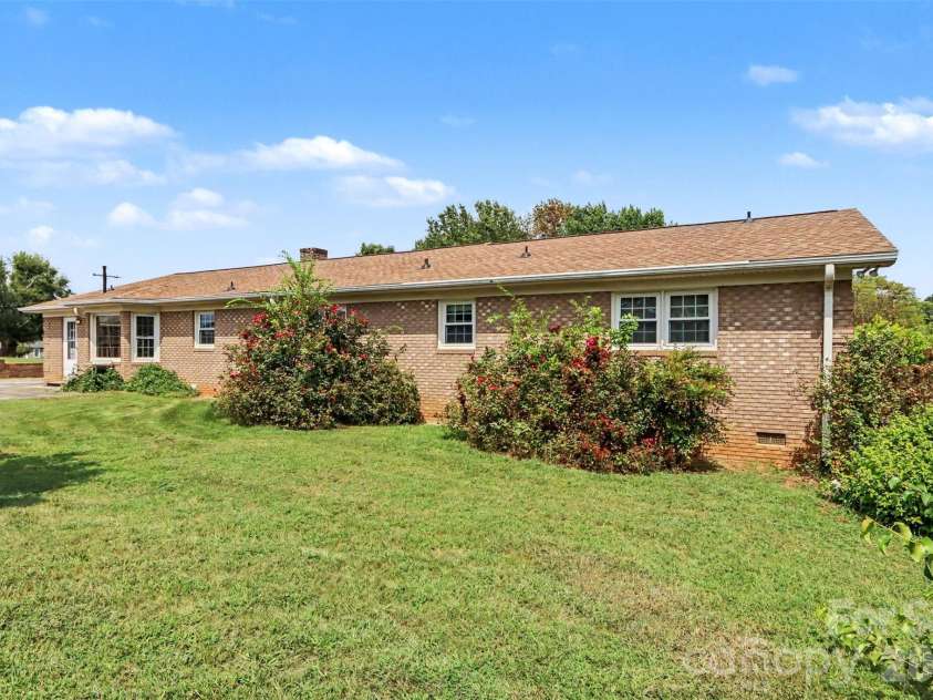 1018 Rembrandt Drive, Concord, NC 28027.  MLS# CAR4419288, YatesRealty ID 47612. 