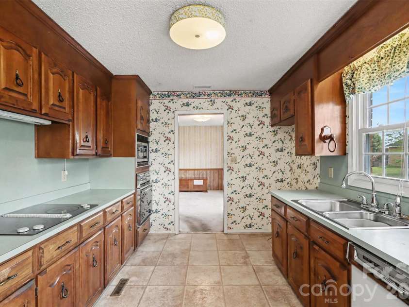 1018 Rembrandt Drive, Concord, NC 28027.  MLS# CAR4419288, YatesRealty ID 47612. 