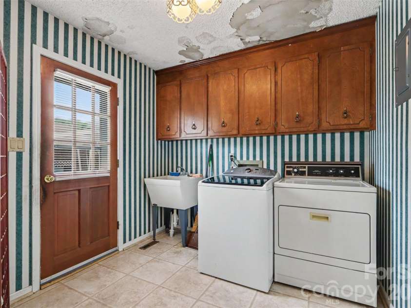 1018 Rembrandt Drive, Concord, NC 28027.  MLS# CAR4419288, YatesRealty ID 47612. 
