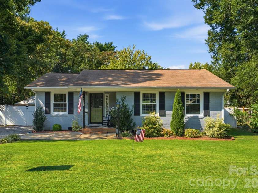 19213 Carter Circle, Cornelius, NC 28031.  MLS# CAR4418542, YatesRealty ID 47616. 