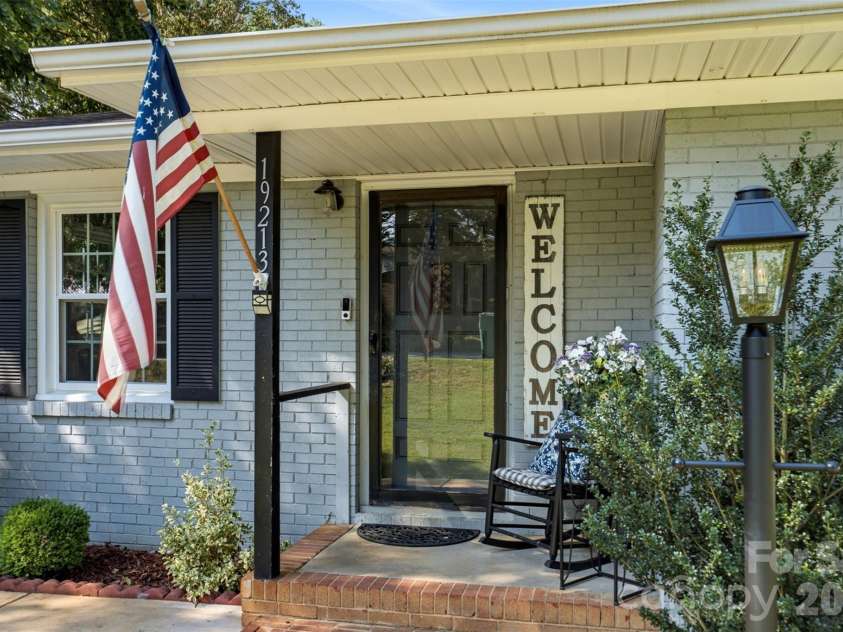 19213 Carter Circle, Cornelius, NC 28031.  MLS# CAR4418542, YatesRealty ID 47616. 