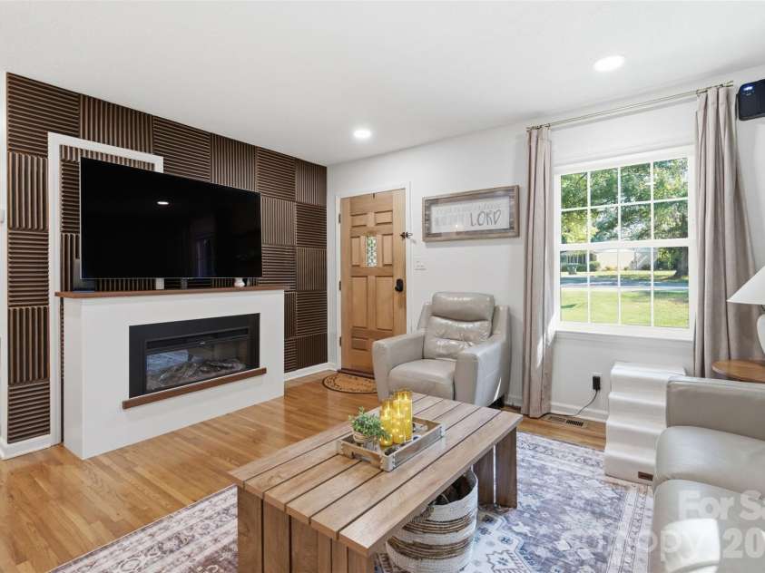 19213 Carter Circle, Cornelius, NC 28031.  MLS# CAR4418542, YatesRealty ID 47616. 