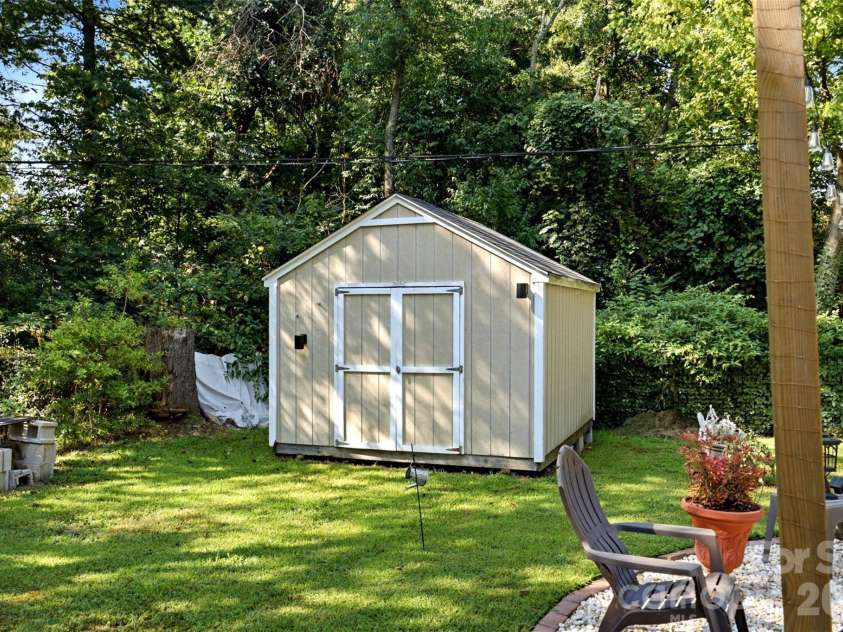 19213 Carter Circle, Cornelius, NC 28031.  MLS# CAR4418542, YatesRealty ID 47616. 