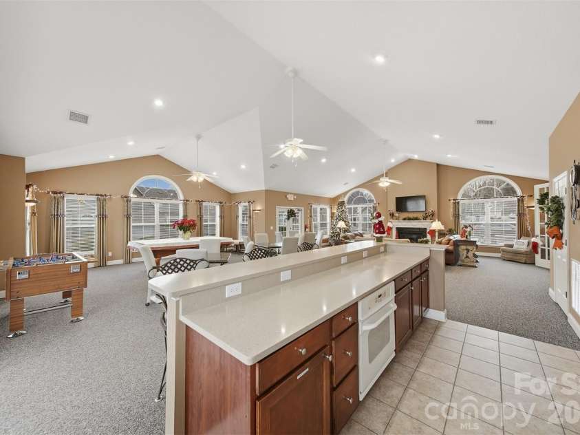 827D Wynnshire Drive, Hickory, NC 28601.  MLS# CAR4418974, YatesRealty ID 47619. 