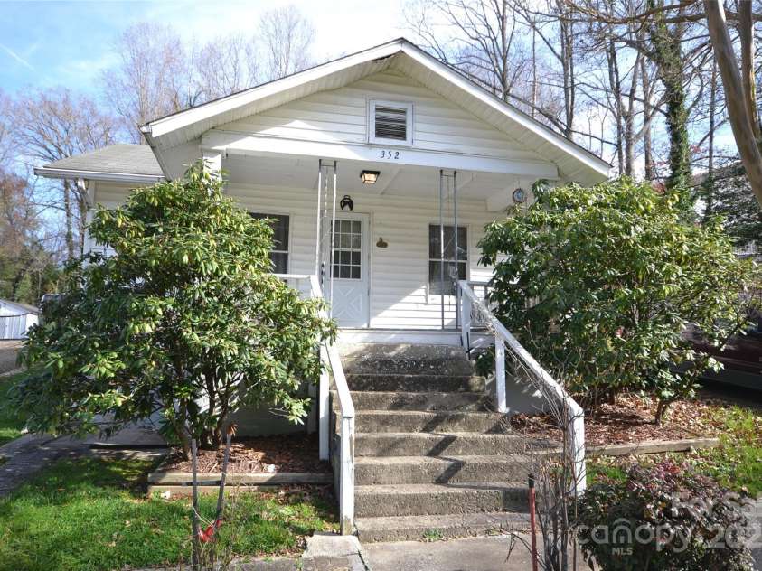 352 London Road, Asheville, NC 28803.  MLS# CAR4325253, YatesRealty ID 4762. 