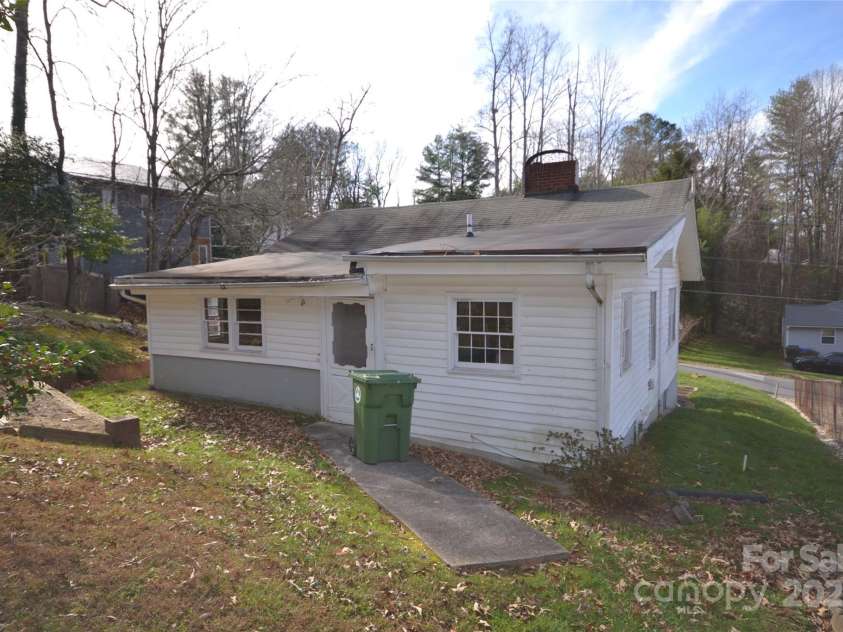 352 London Road, Asheville, NC 28803.  MLS# CAR4325253, YatesRealty ID 4762. 