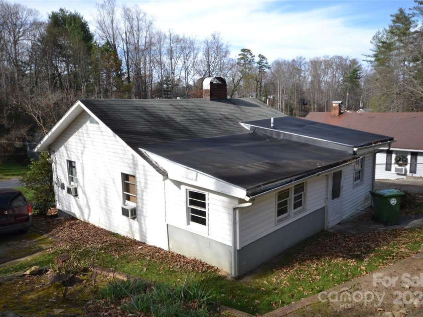 352 London Road, Asheville, NC 28803.  MLS# CAR4325253, YatesRealty ID 4762. 