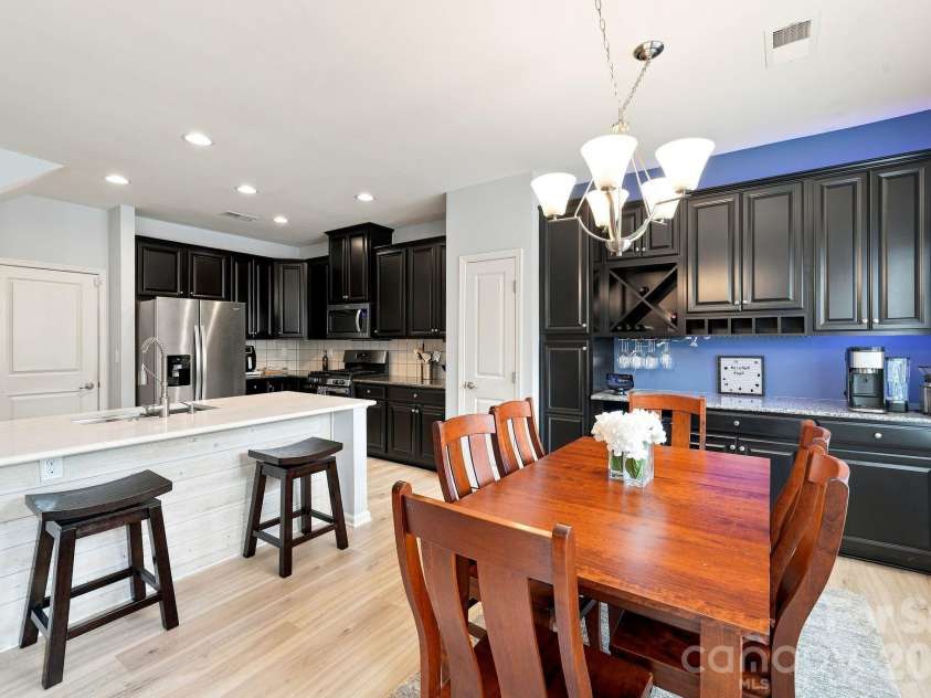 3610 Dolly Madison Road, Charlotte, NC 28208.  MLS# CAR4419185, YatesRealty ID 47622. Dining adjacent to kitchen